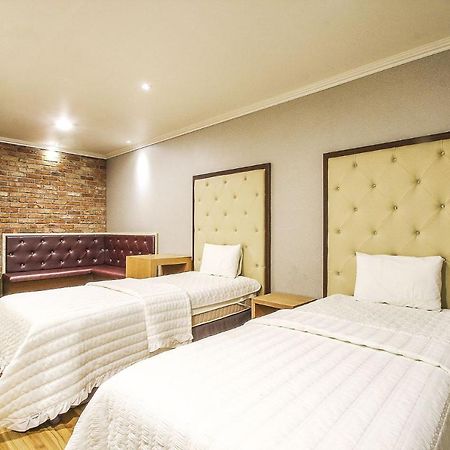 Central Hotel Changwon Exteriör bild