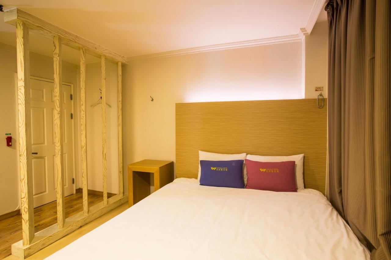 Central Hotel Changwon Exteriör bild