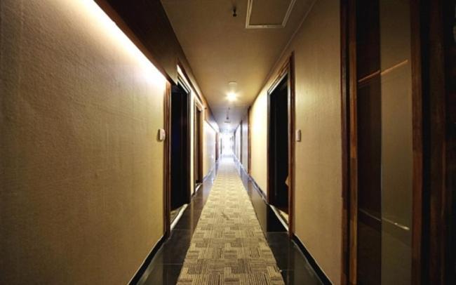 Central Hotel Changwon Exteriör bild