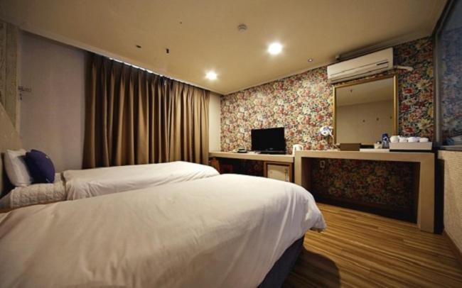 Central Hotel Changwon Exteriör bild