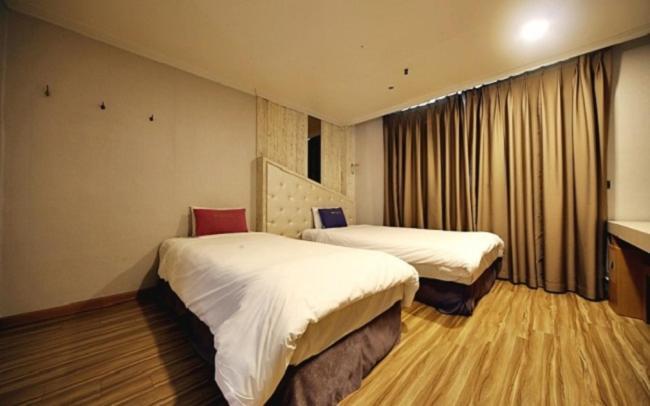 Central Hotel Changwon Exteriör bild