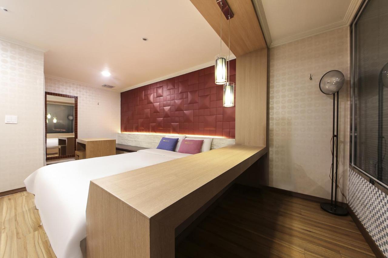 Central Hotel Changwon Exteriör bild