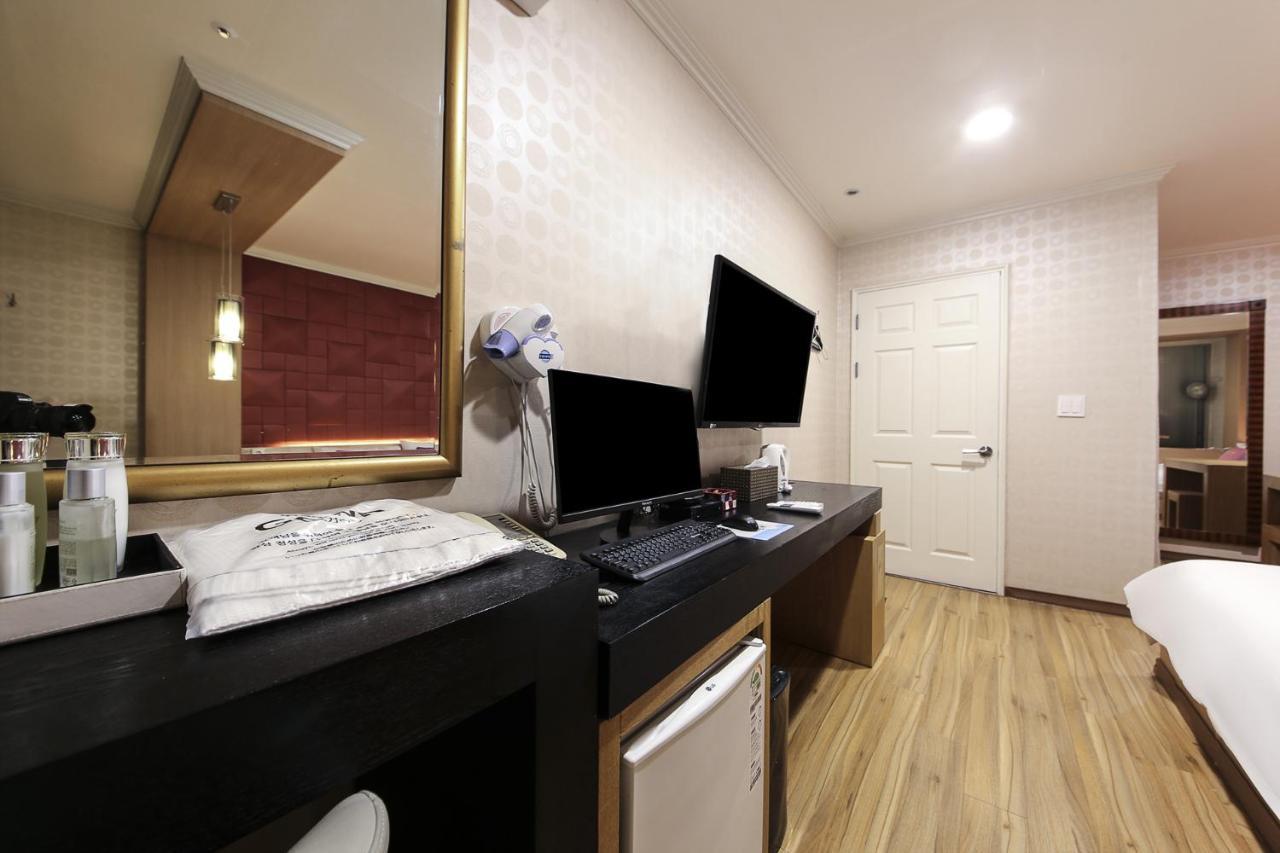 Central Hotel Changwon Exteriör bild