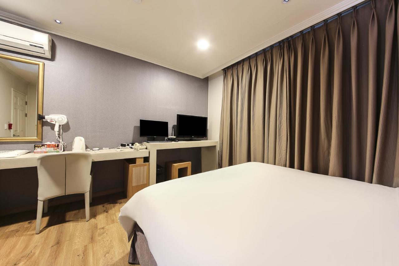 Central Hotel Changwon Exteriör bild