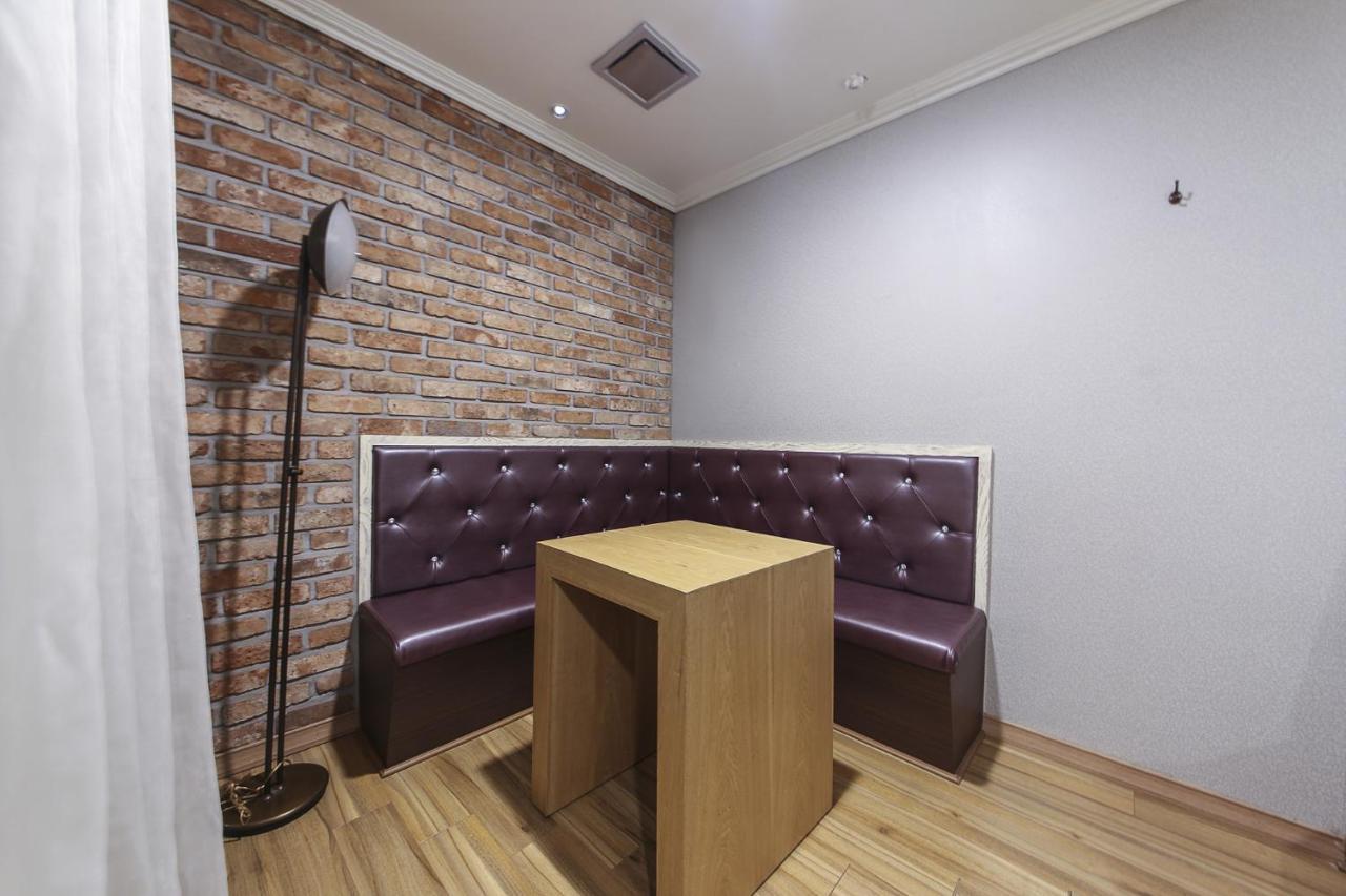 Central Hotel Changwon Exteriör bild