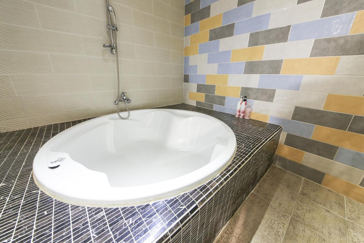 Central Hotel Changwon Exteriör bild