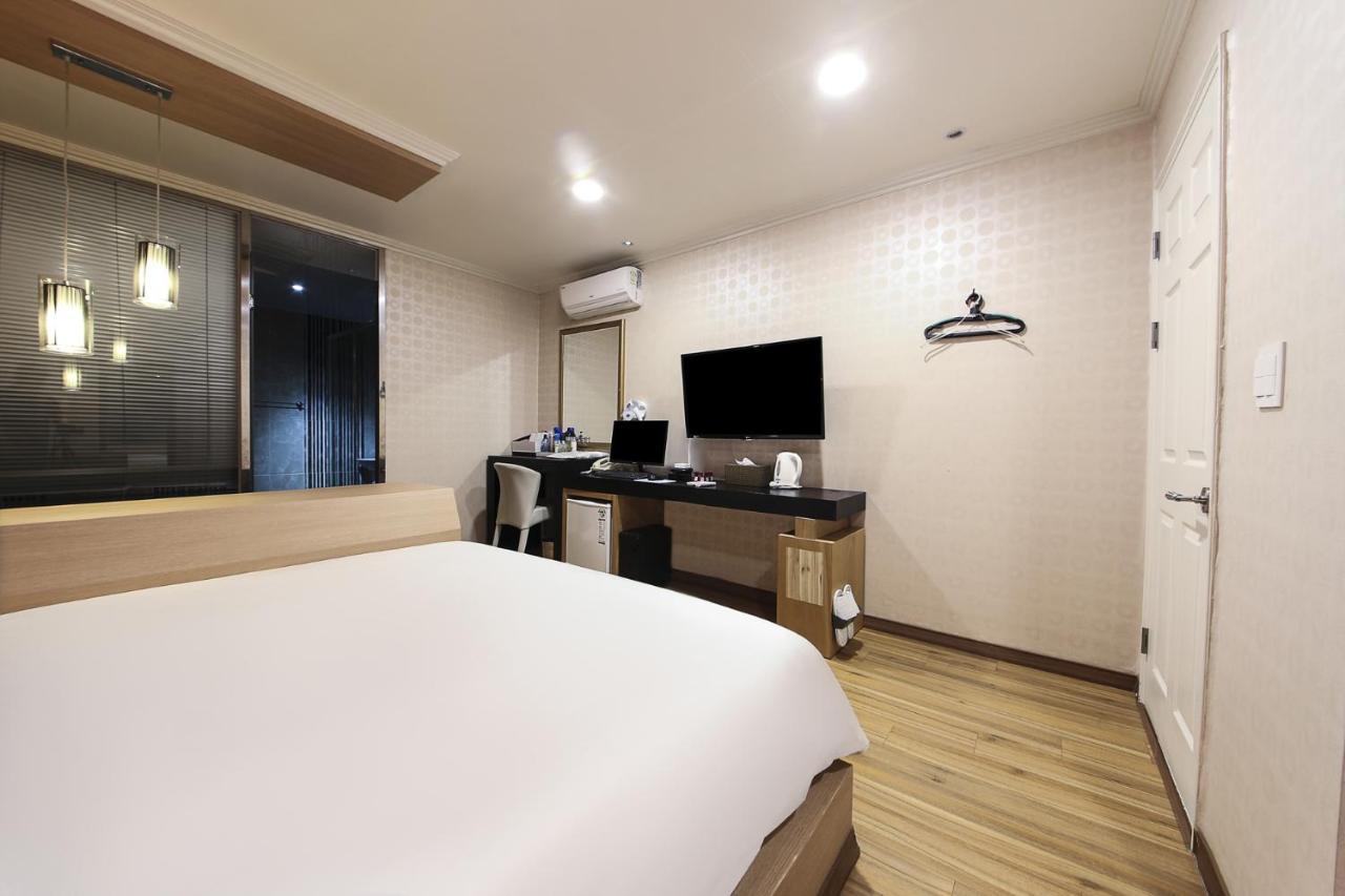 Central Hotel Changwon Exteriör bild