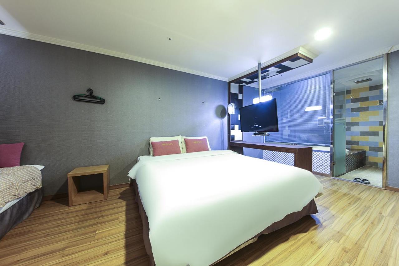 Central Hotel Changwon Exteriör bild