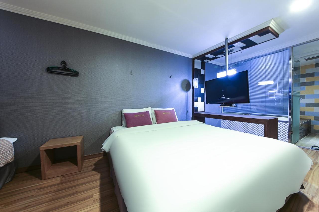 Central Hotel Changwon Exteriör bild