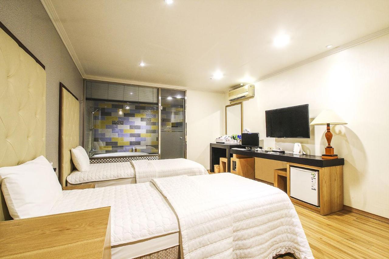 Central Hotel Changwon Exteriör bild