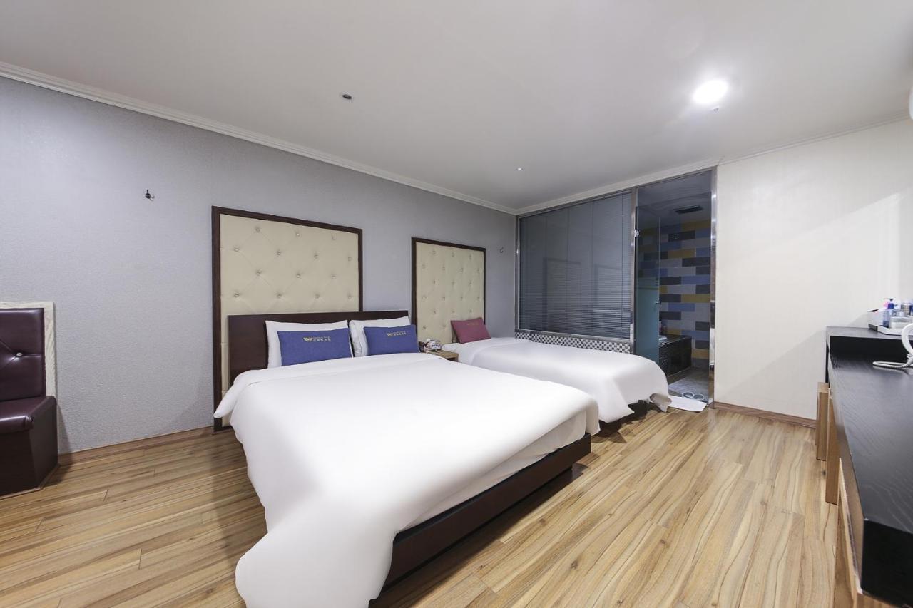 Central Hotel Changwon Exteriör bild