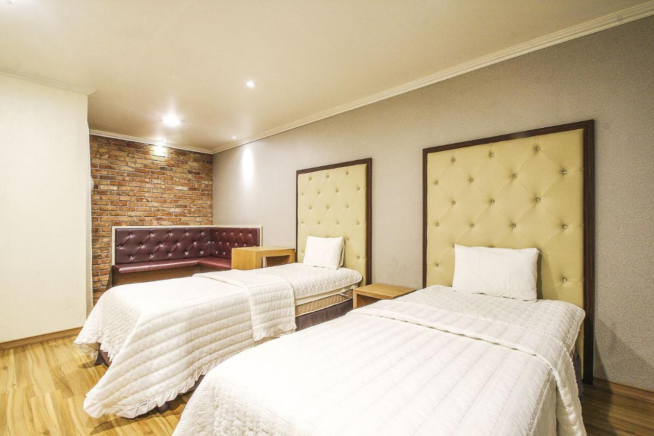 Central Hotel Changwon Exteriör bild