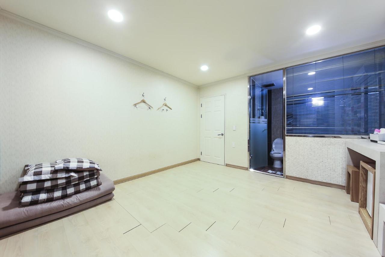 Central Hotel Changwon Exteriör bild