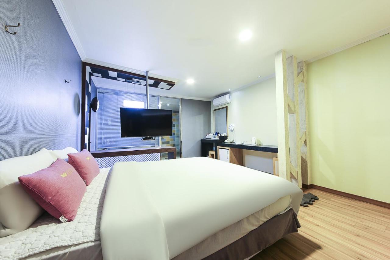 Central Hotel Changwon Exteriör bild
