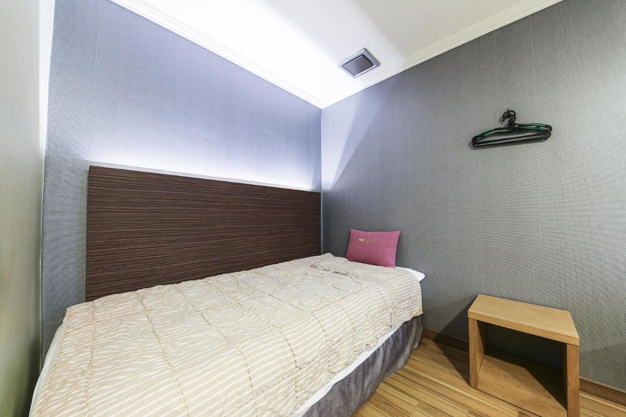 Central Hotel Changwon Exteriör bild