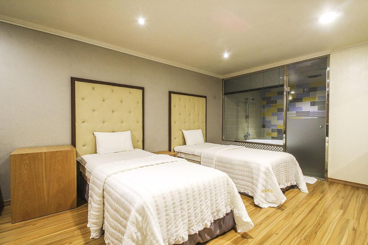 Central Hotel Changwon Exteriör bild