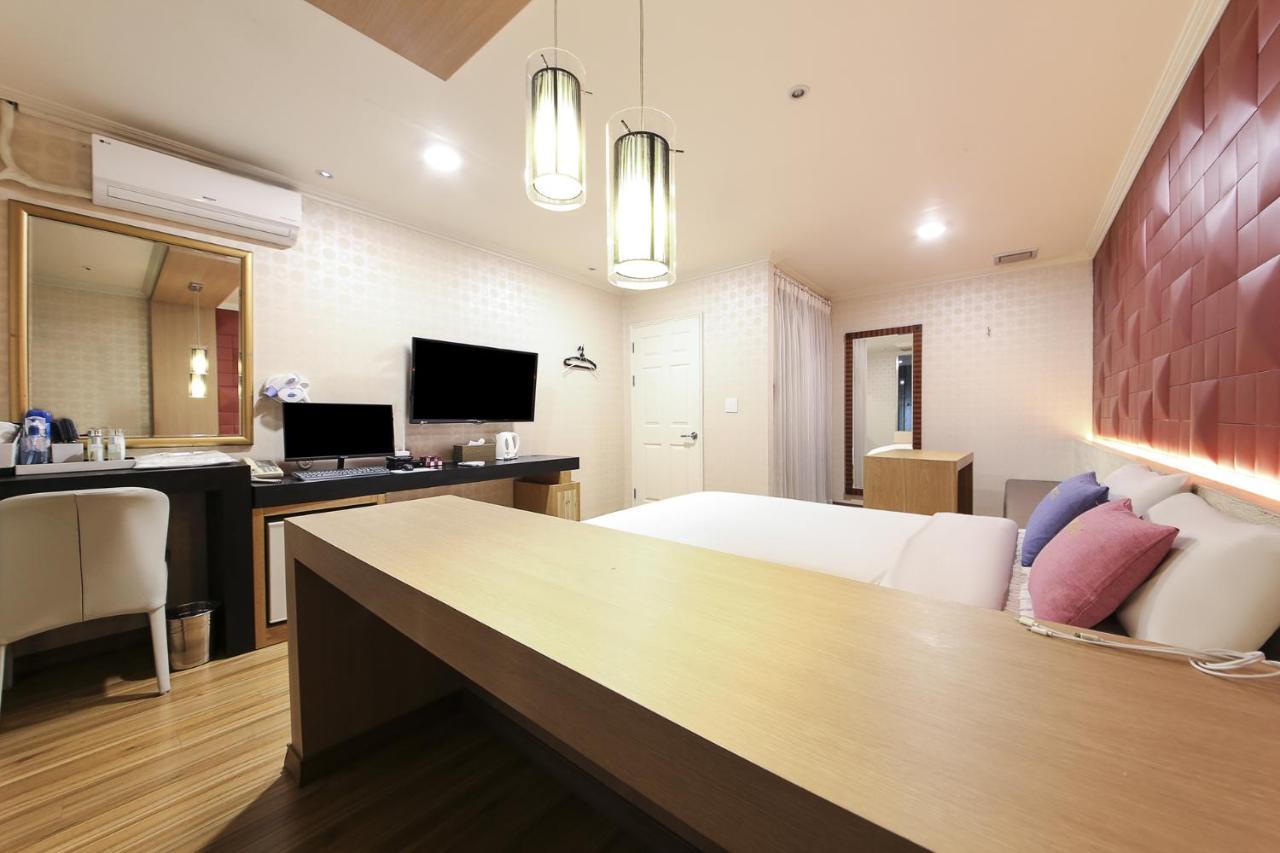 Central Hotel Changwon Exteriör bild