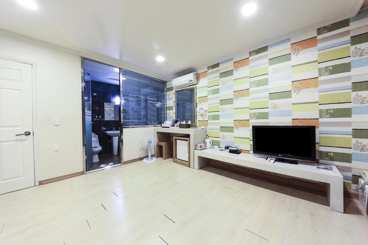 Central Hotel Changwon Exteriör bild