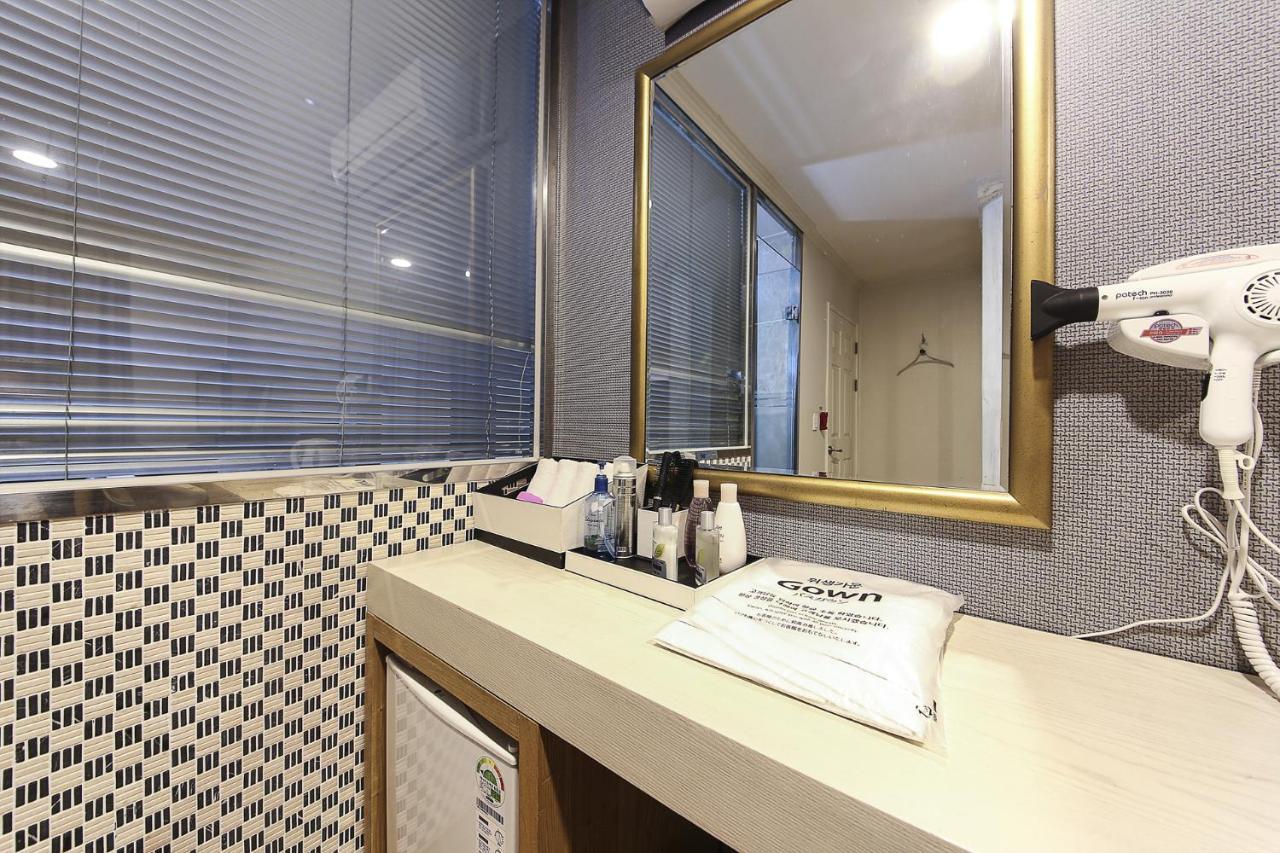 Central Hotel Changwon Exteriör bild