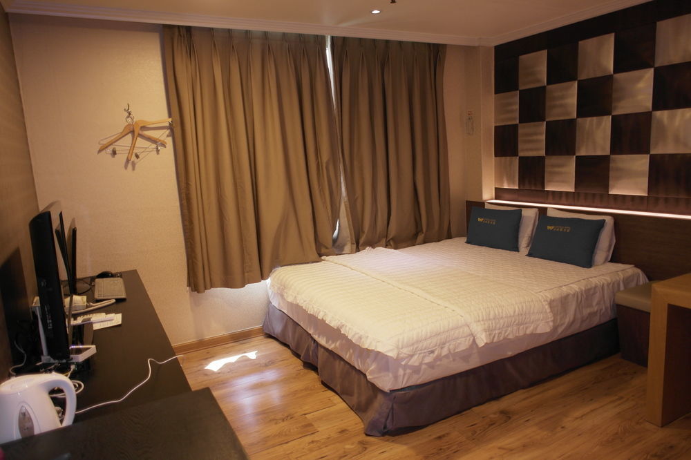 Central Hotel Changwon Exteriör bild