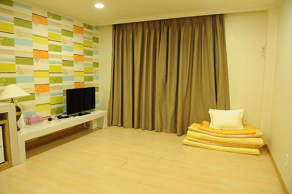 Central Hotel Changwon Exteriör bild