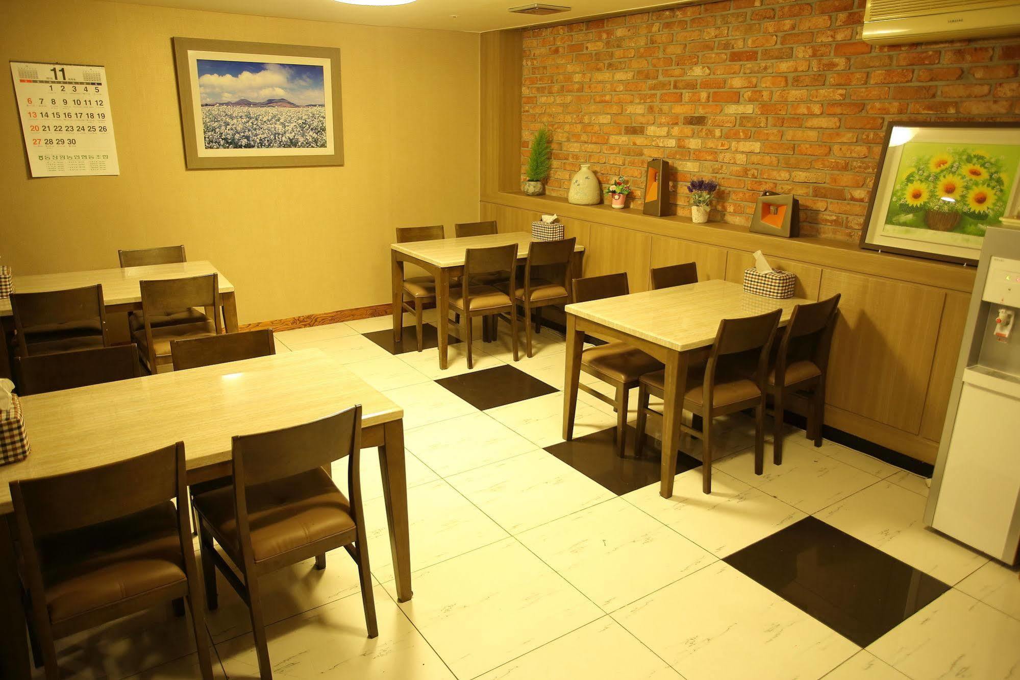 Central Hotel Changwon Exteriör bild
