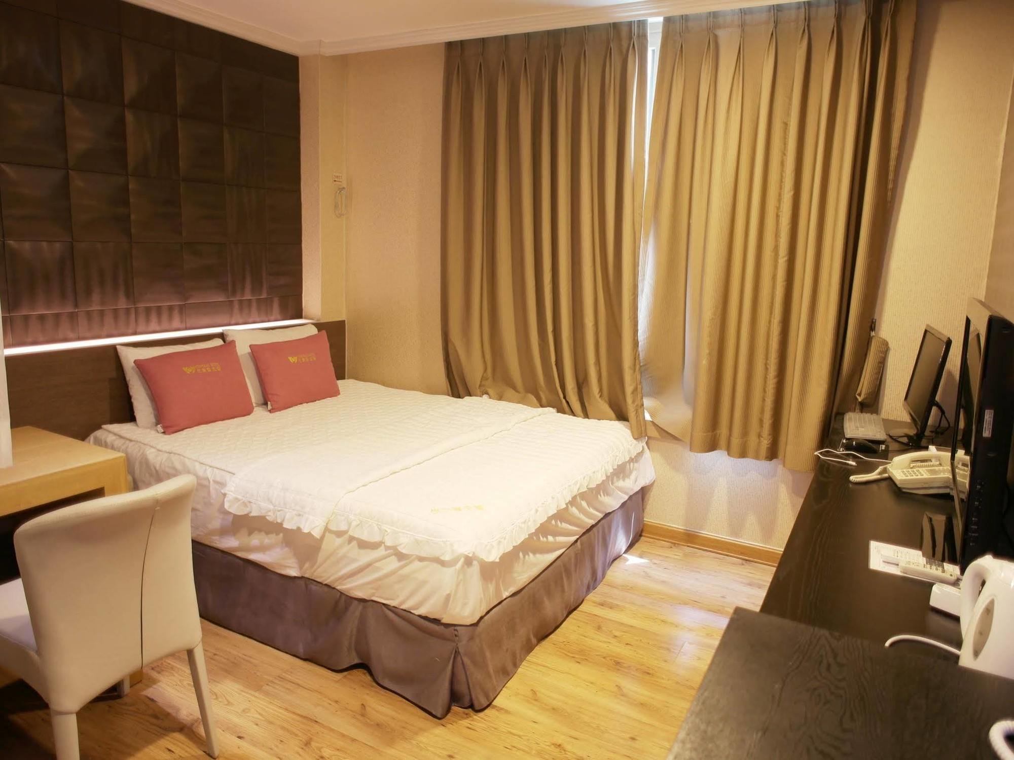 Central Hotel Changwon Exteriör bild