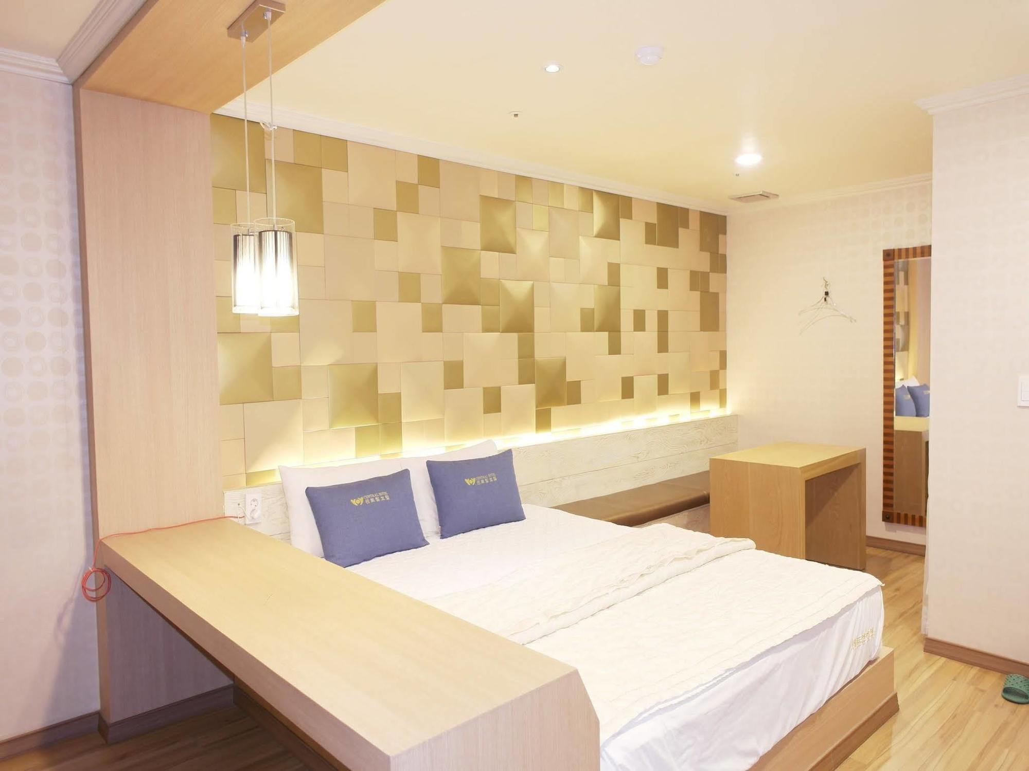 Central Hotel Changwon Exteriör bild