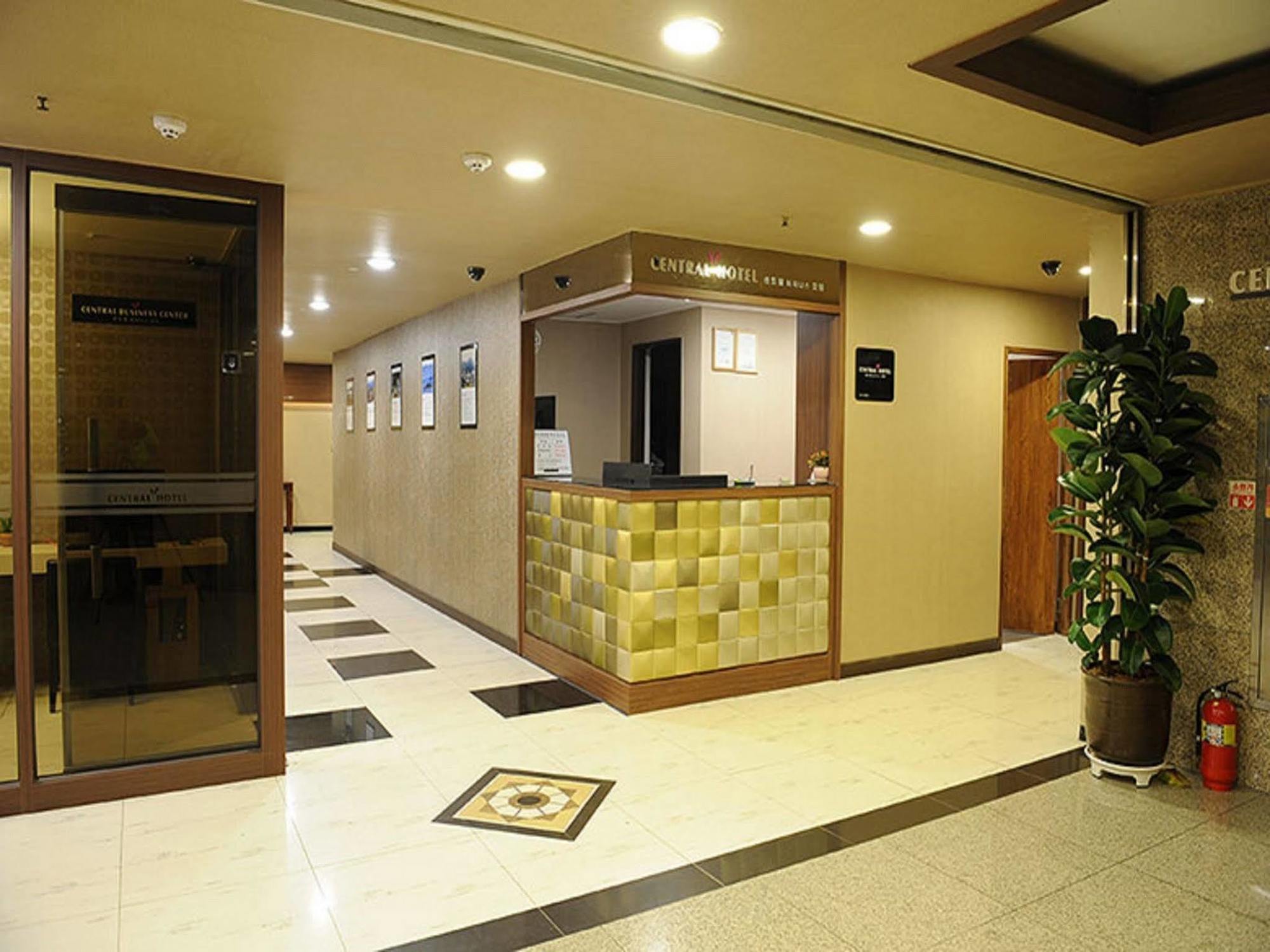 Central Hotel Changwon Exteriör bild