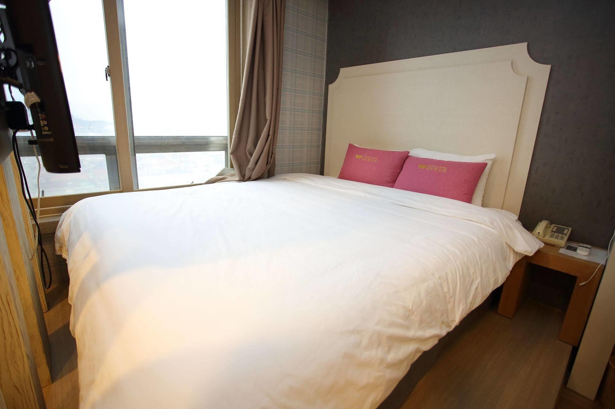 Central Hotel Changwon Exteriör bild
