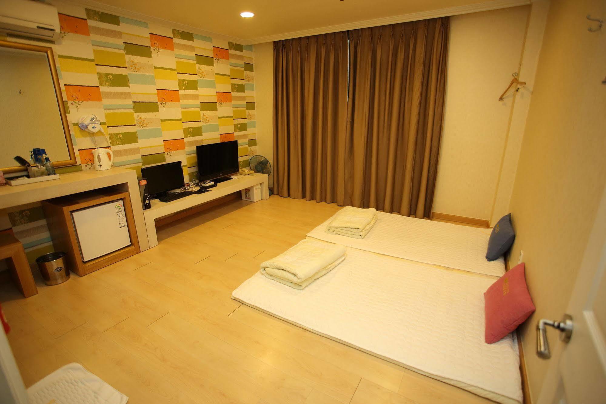 Central Hotel Changwon Exteriör bild