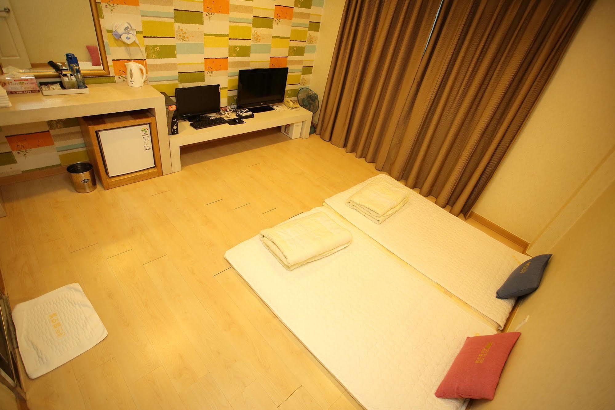 Central Hotel Changwon Exteriör bild