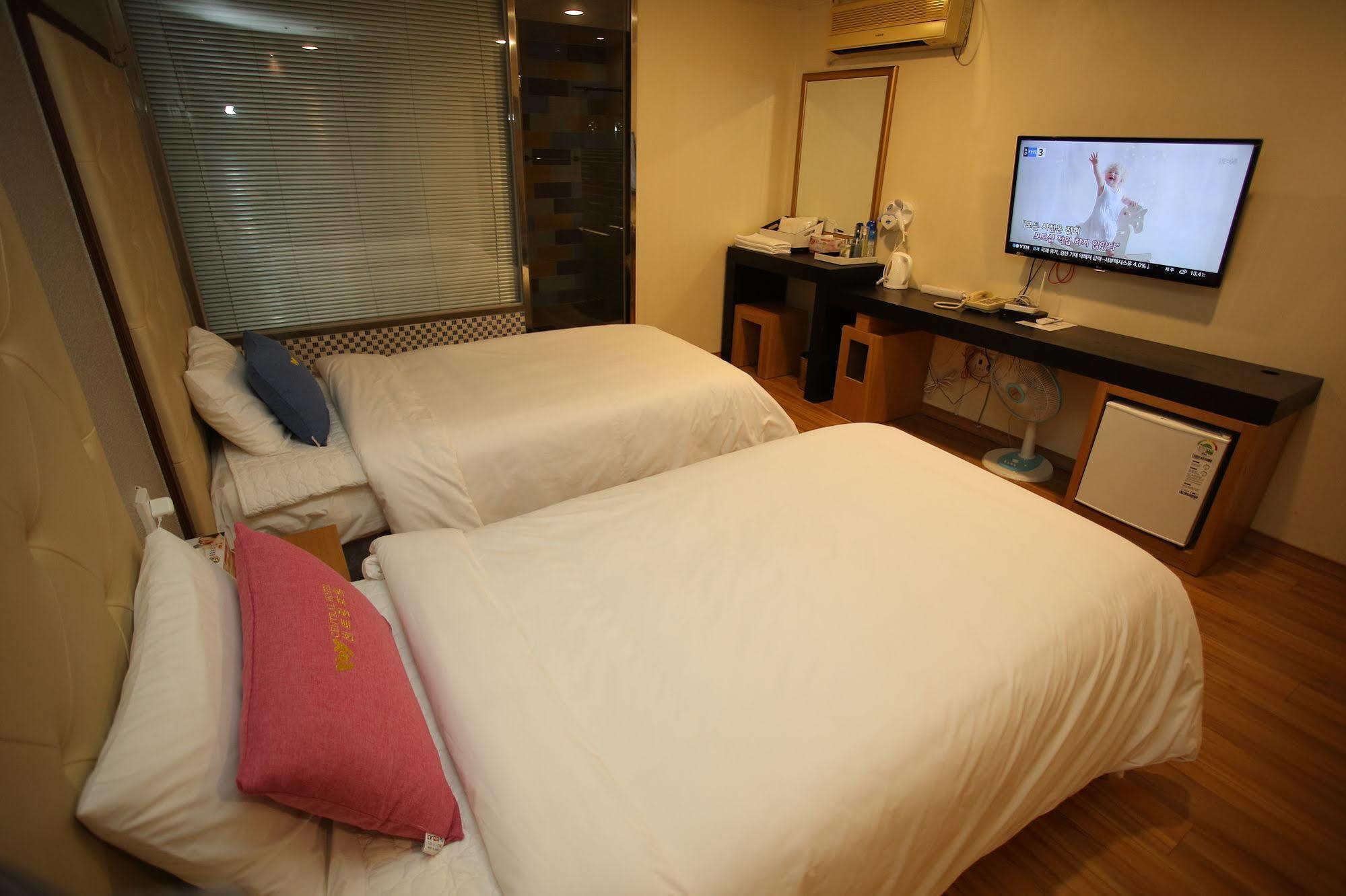 Central Hotel Changwon Exteriör bild
