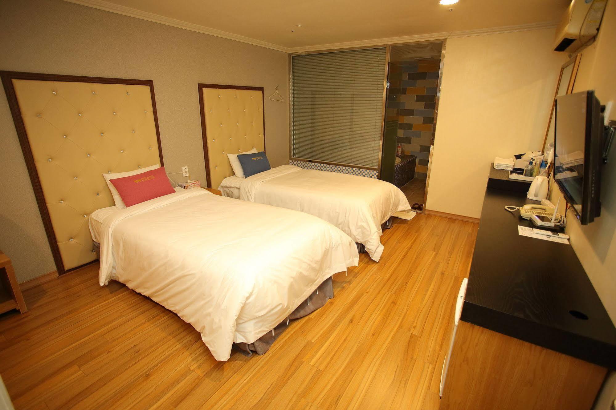 Central Hotel Changwon Exteriör bild