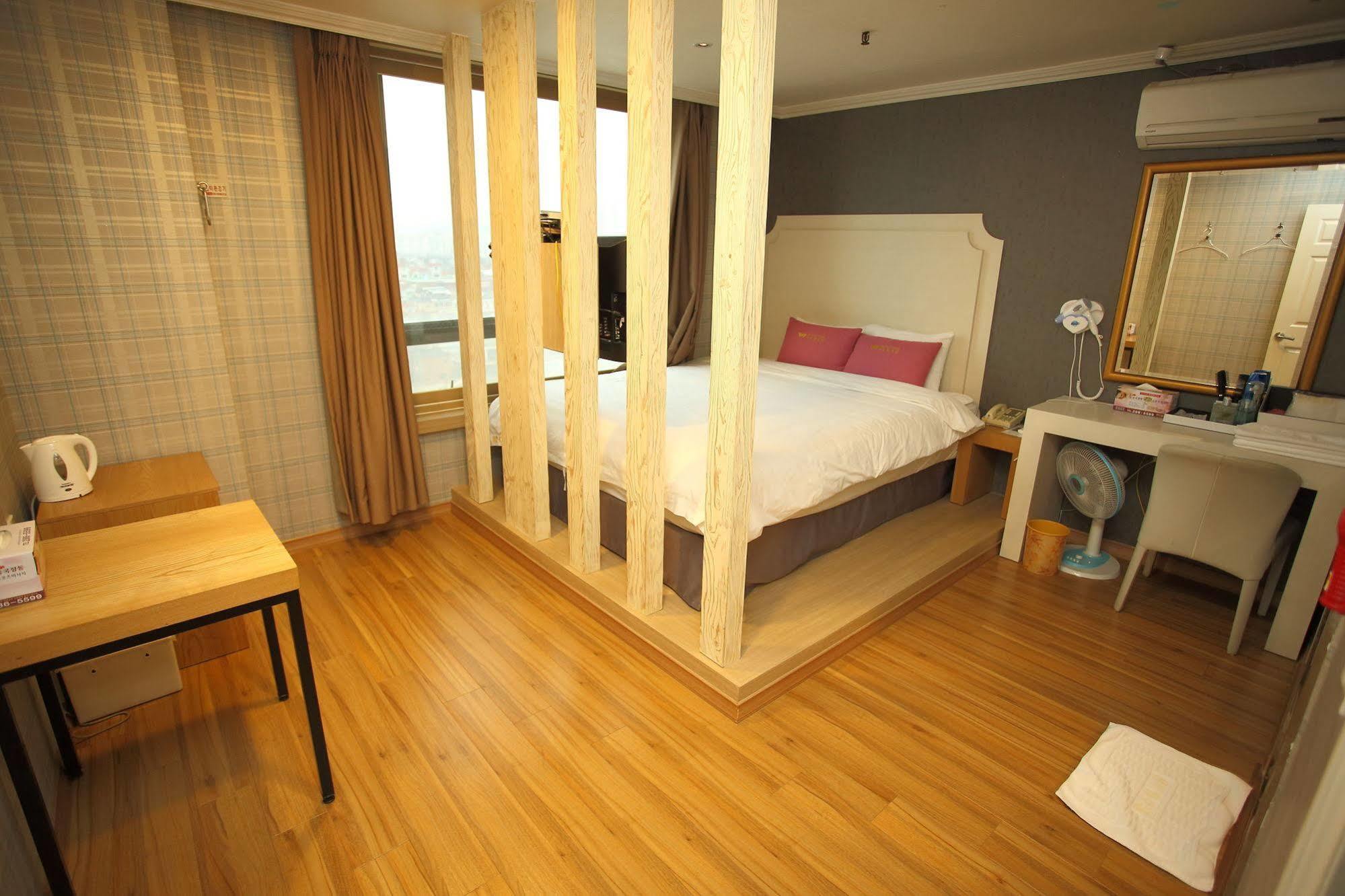 Central Hotel Changwon Exteriör bild